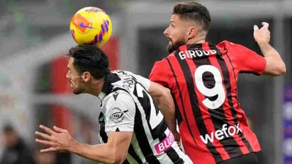 Con un polémico gol de Udinese  compromete el liderato del Milan