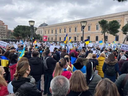 Decenas de miles de personas en Praga muestran solidaridad con Ucrania