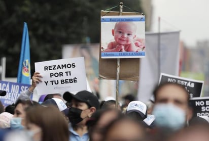 Miles de personas rechazan en la calle despenalización del aborto en Colombia