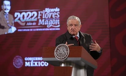 Diputado de PAN exige a UIF investigar espectaculares en apoyo a AMLO