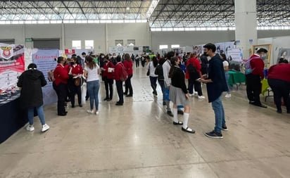 Asisten más de 5 mil jóvenes a Feria de Universidades 2022 en SLP