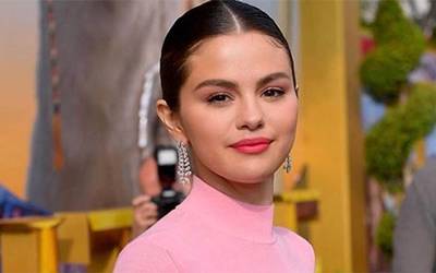 VIDEO: Selena Gomez posa, cae y se levanta sin perder el estilo