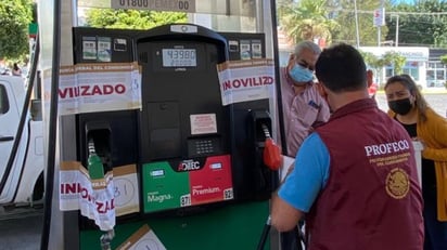 Profeco exhibe estaciones de servicio con baños sucios