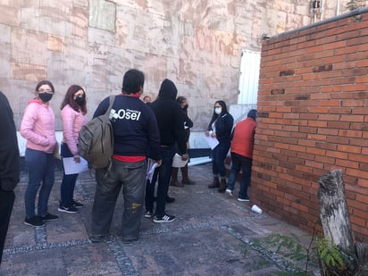 Vacunación contra COVID-19 en teatro del IMSS de Monclova 