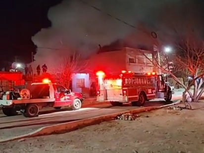 Voraz incendio acaba con vivienda en la colonia 24 de Agosto