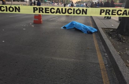 Camión de basura arrolla a vendedor de flores en Iztapalapa