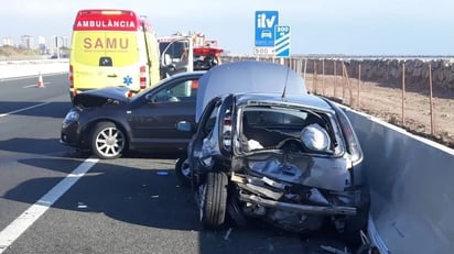 Dos muertos y una veintena de heridos en un accidente vial en litoral de Río