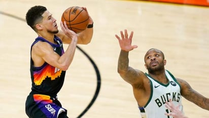 Bucks remonta y termina por ganar a Suns 132-122