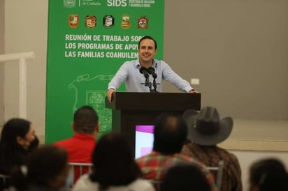 Con alcaldes revisa Manolo la educación, alimentos y obras