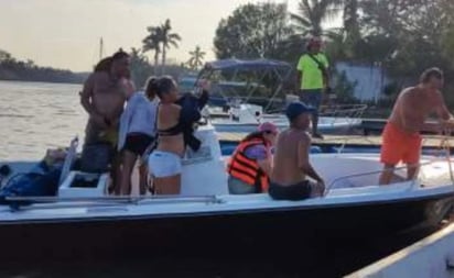 Rescatan a familia que quedó a la deriva en costas de Veracruz