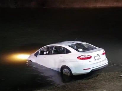 Una mujer se avienta al Río Bravo con todo y auto