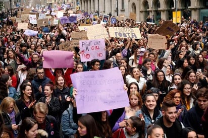 Las mujeres exigen igualdad y expresan su solidaridad con Ucrania