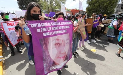 Miles de mujeres marchan en Toluca