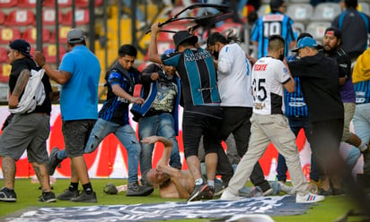 Liberan a dos de los detenidos por riña entre barras en Querétaro