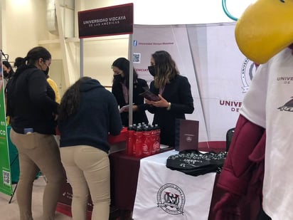 Feria universitaria en el COBAC de Monclova