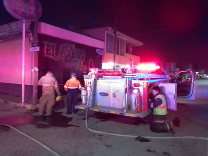 Bar se incendia en la Zona Centro de Monclova, en calle Abasolo