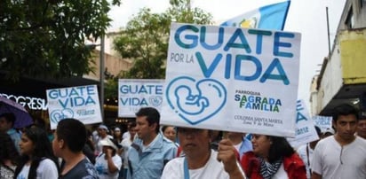 Guatemala aprueba ley que aumenta penas por aborto y prohíbe matrimonio igualitario