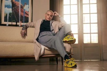 Bad Bunny colabora con Adidas para tenis normcore