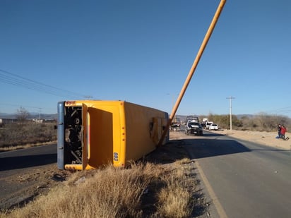 Camión de Nadadores vuelca y deja 7 lesionadas