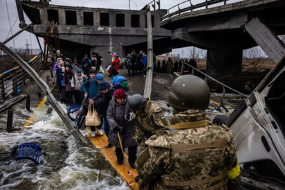 Los ataques de Rusia a los civiles en Ucrania pueden constituir crímenes de guerra