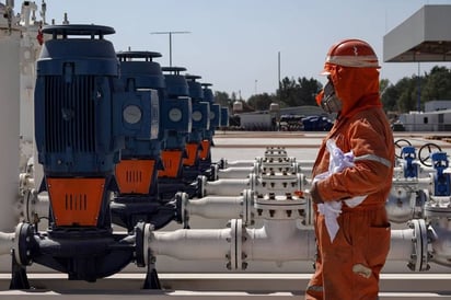 Trabe en obras de Santa Lucía se desploma; hay un muerto