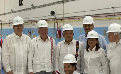 Embajador de EU acompaña a AMLO a gira por Chiapas y supervisan presa