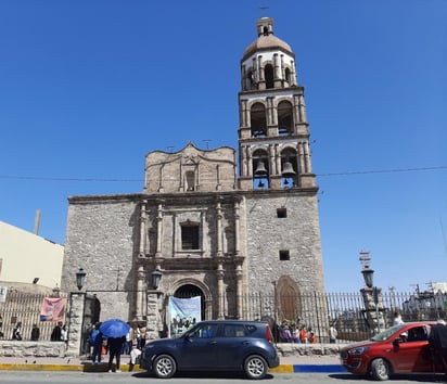 Feligreses asisten a misa dominical a recibir el mensaje del Diácono de Monclova