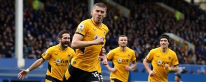 Jiménez y los Wolves triunfan en Goodison Park