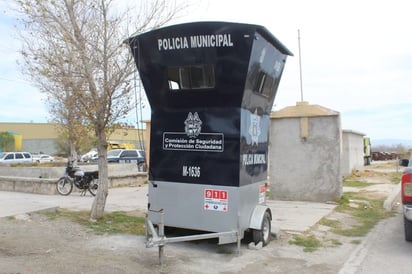 Autoridades instalan torre de seguridad en dirección de policías