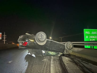 Conductor toma como pista de carreras el bulevar Pape y vuelca