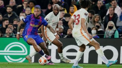 El Barcelona viajó a su cita en el infierno de Estambul, donde definirá su futuro en la Europa League