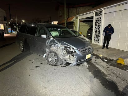 Conductor despierta a vecinos de la colonia La Salle con aparatoso choque