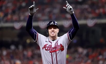 Freddie Freeman dice en su presentación con Dodgers que su familia lo motivó