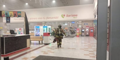 Hombre ‘drogado’ incendia tienda de autoservicio en Saltillo