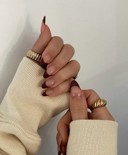 El manicure francés perfecto lo tiene Dakota Johnson y será tu nueva obsesión a intentar