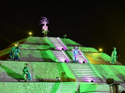 Nigropetenses disfrutan de la representación del Equinoccio de Primavera en la Plaza de las Culturas