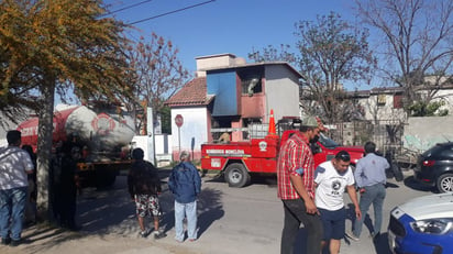 Hombre de la tercera edad, sufre quemaduras de primer y segundo grado al incendiarse su casa en Monclova