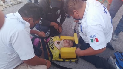 Niño apedrea a chicas que viajaban en cuatrimoto y las derriba en Monclova