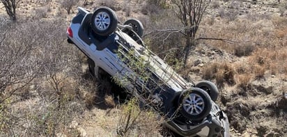 Se registra volcadura en la carretera antigua a Monclova