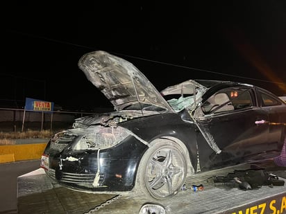 Cafre protagoniza volcadura y choque en la carretera 30