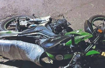 Derrapan y mueren motociclistas en el segundo piso del Periférico