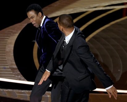 Will Smith desconcierta en la gala de los Oscar abroncando a Chris Rock