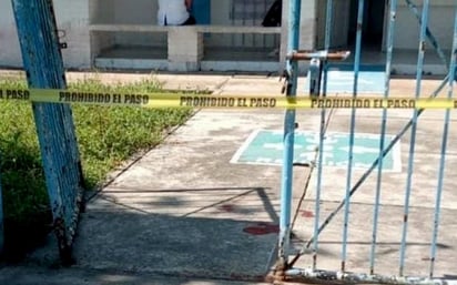 Muere menor al caerle un portón en centro de salud de Tabasco