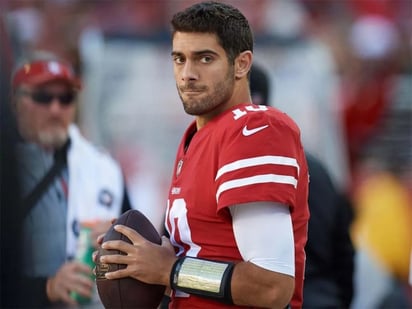 Los 49ers niegan que Jimmy Garoppolo sea cortado