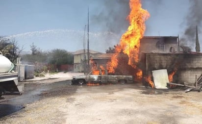 Explota bodega donde almacenaban y vendían huachicol en Hidalgo