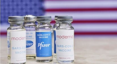 Pfizer y Moderna aplicarán una cuarta dosis contra el Covid en EU a adultos mayores