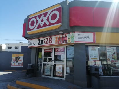 Con cuchillo en mano solitario ladrón asalta tienda de conveniencia en Monclova 