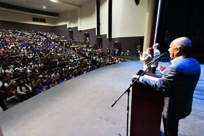 Conferencia 'Por la Vida' parte de 'La Semana de la Vida' abarrota el Teatro de La Ciudad de Monclova