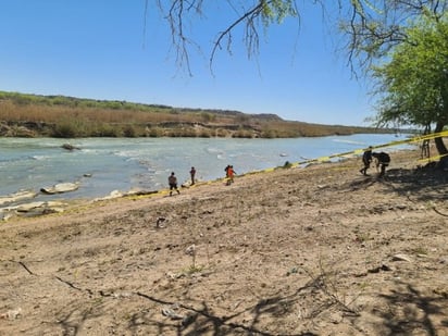 Se descontrola el cruce de migrantes por el río Bravo en Piedras Negras