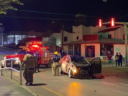 Conductor ignora alto y choca camioneta en la colonia Guadalupe 